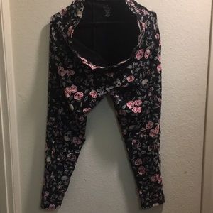Used rose skull torrid leggings